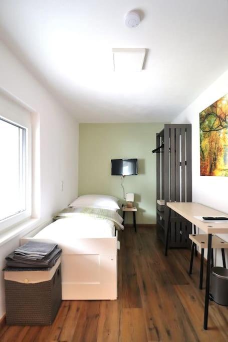 Schickes Zimmer Mit Top-Ausstattung In Idealer Lage Feldkirch Exterior photo
